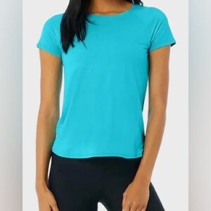 NWT ALO Yoga Short Sleeve Performance Tee in Aqua Blue